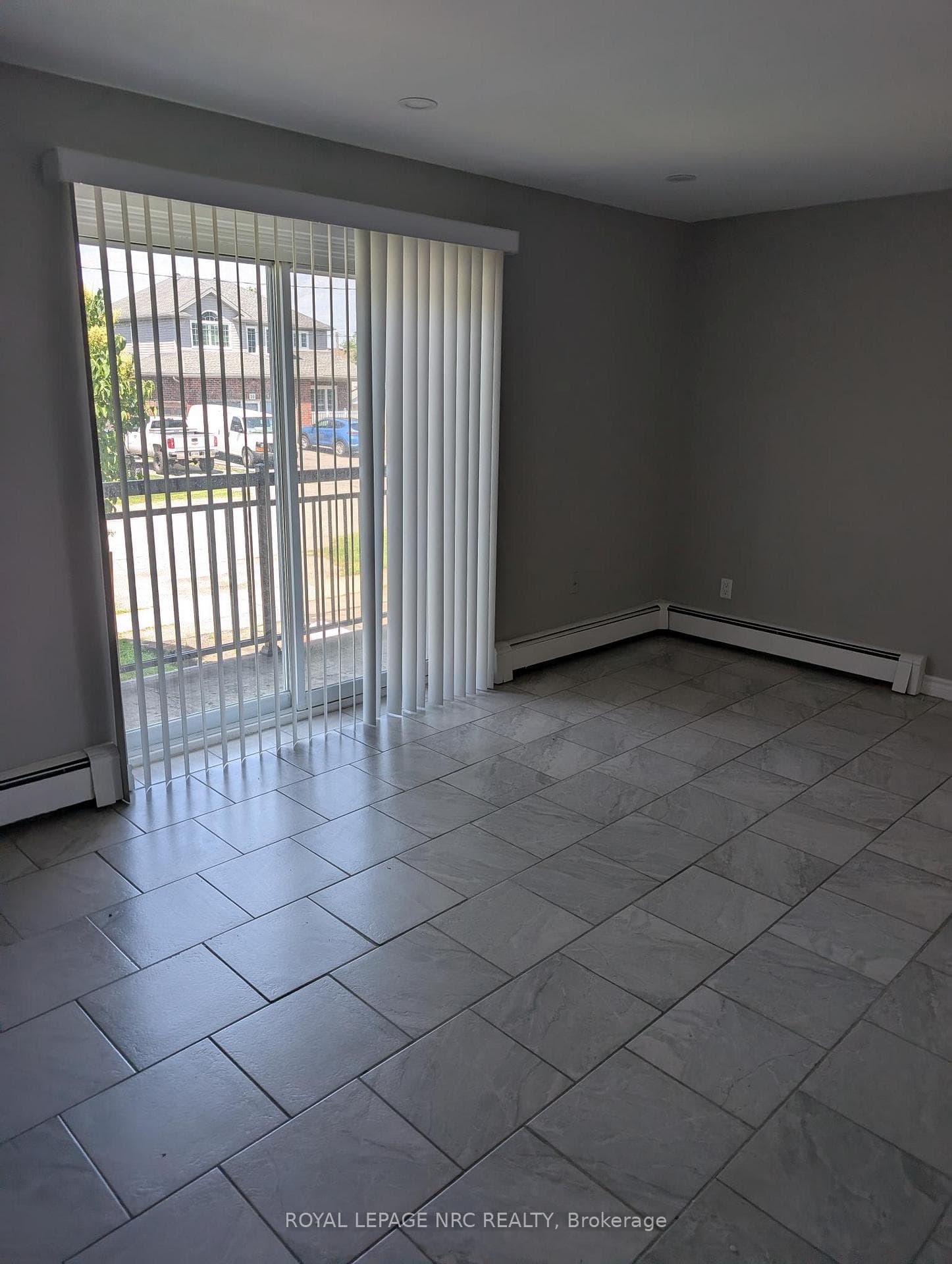 15 Bolton Avenue Unit 3 photo 2