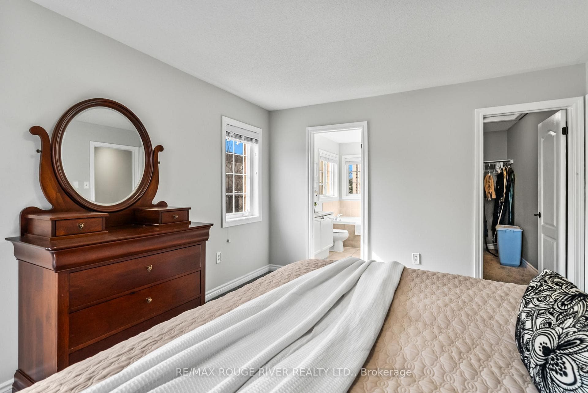 225 Millburn Drive photo 19