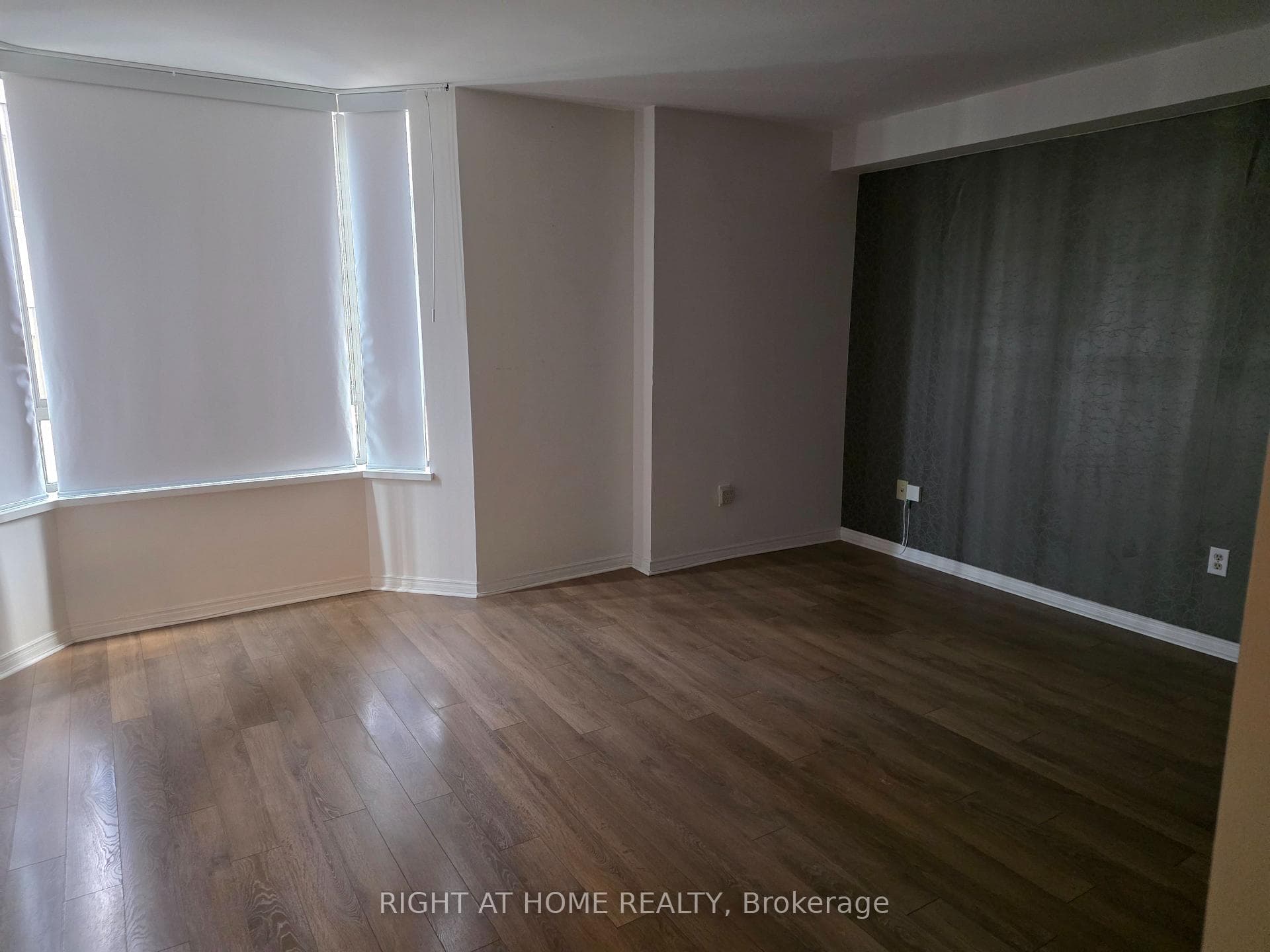 280 Simcoe Street Unit 909 photo 8