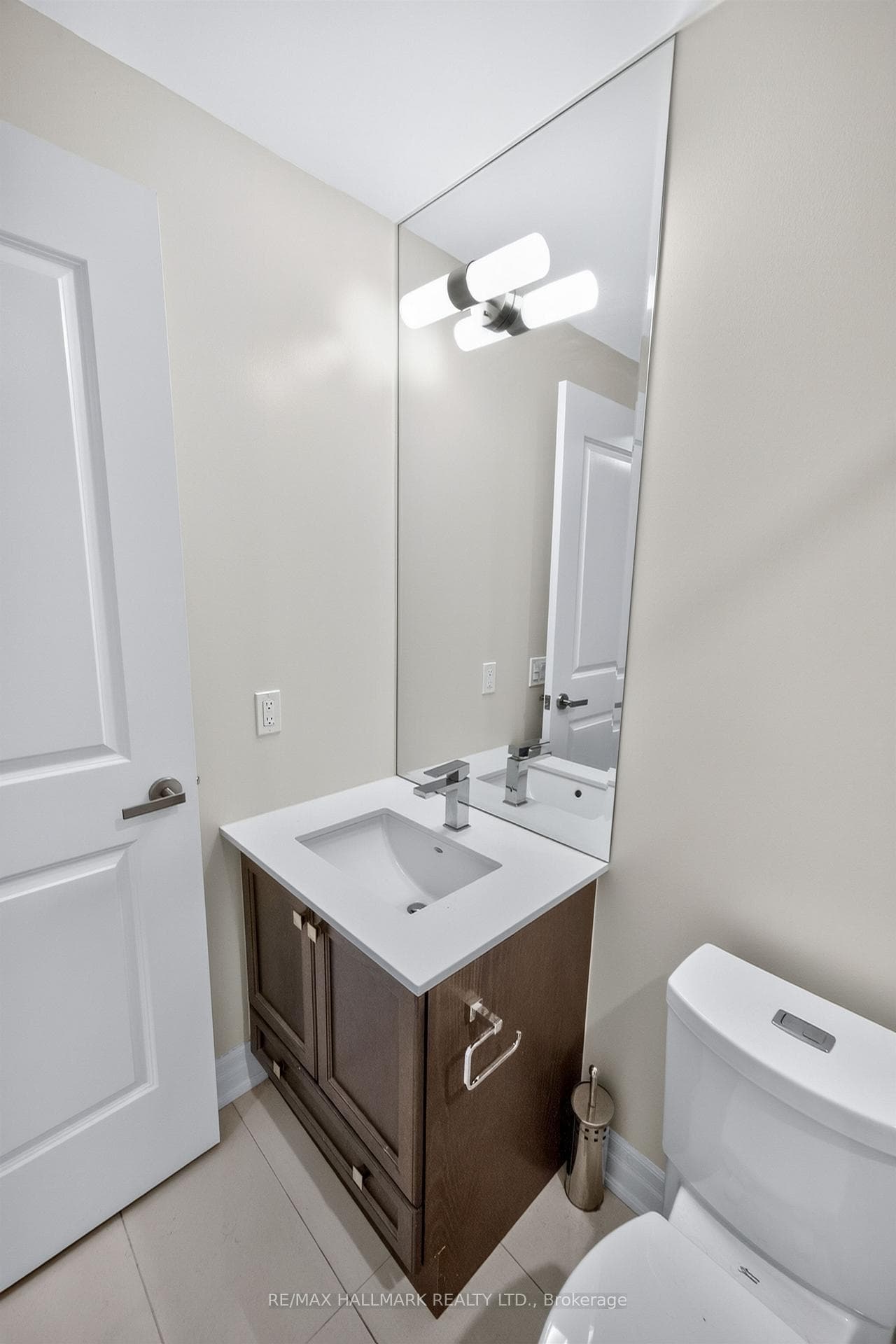 9085 Jane Street Unit 219 photo 24