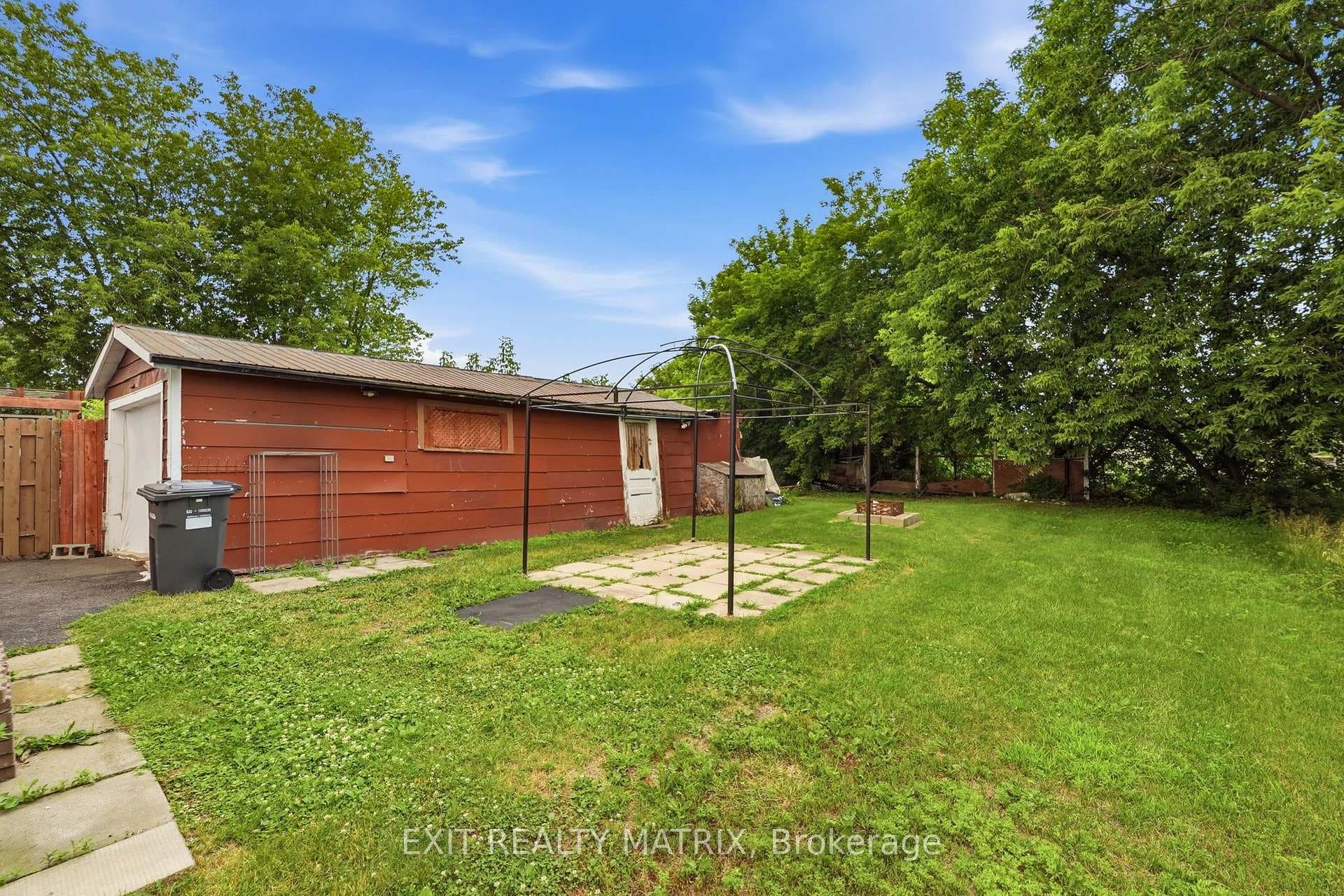 281 Higginson Street photo 32