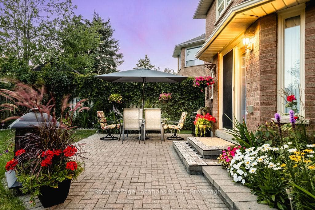 10 BARWICK Drive photo 35