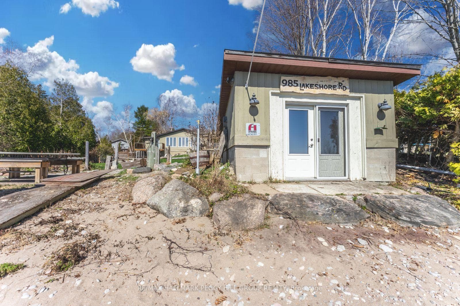 985 Lakeshore Road photo 21