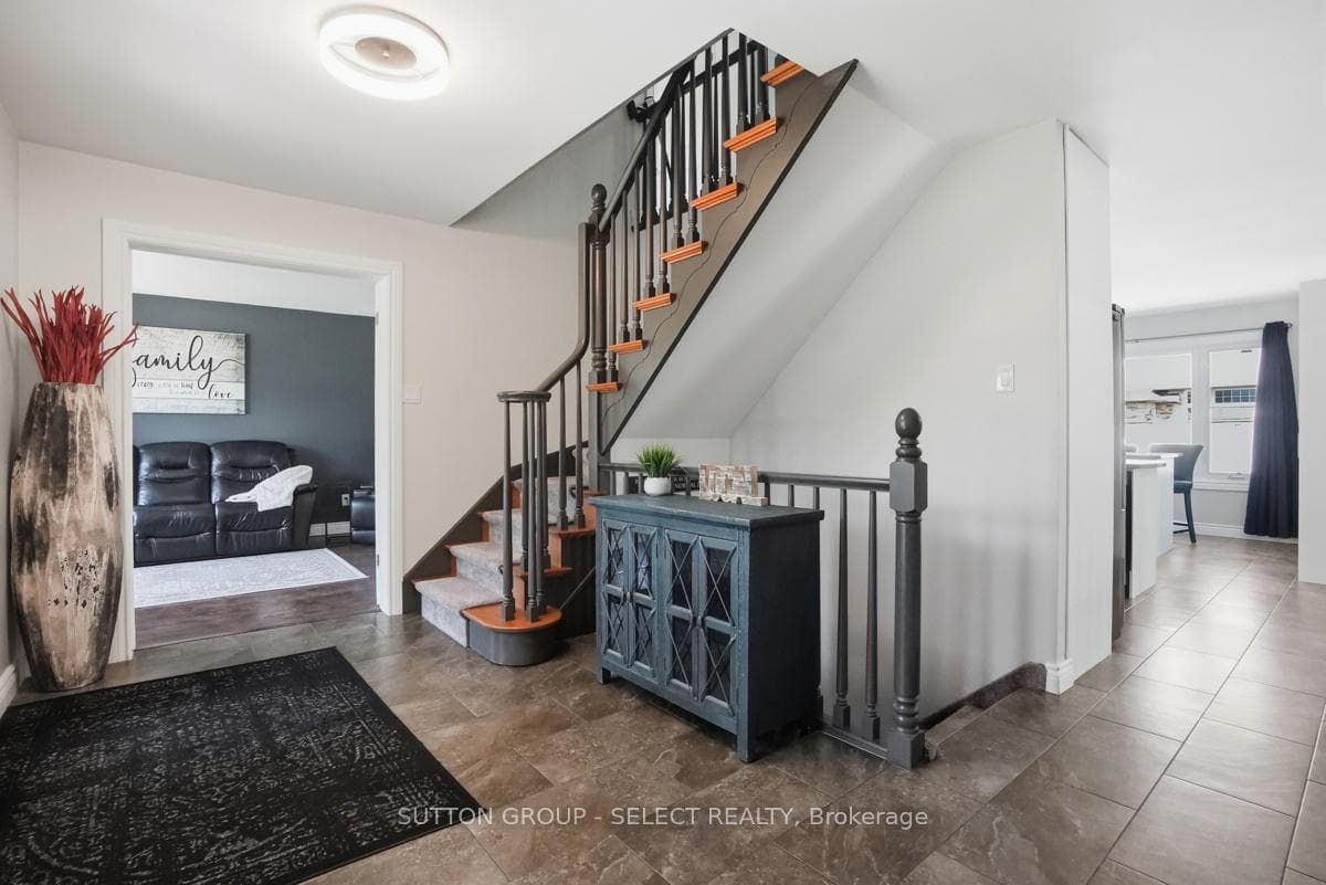 60 Edgevalley Road photo 9