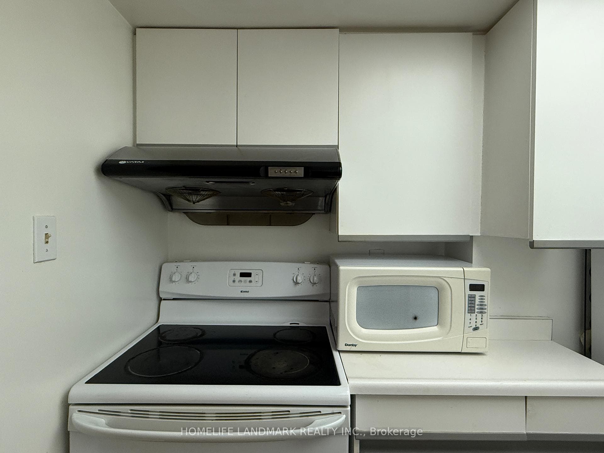 1001 bay Street Unit 1106 photo 4