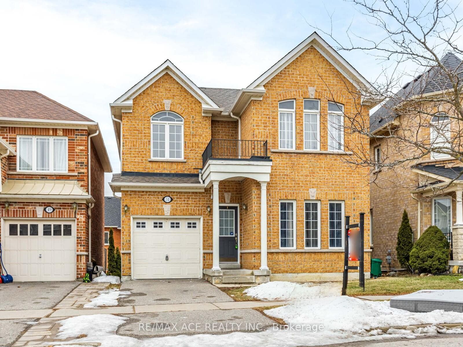 51 Styles Crescent photo 1