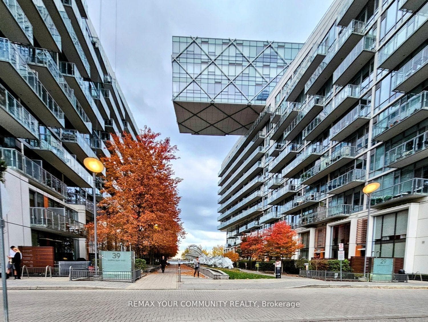 39 Queens Quay Unit 815 photo 42