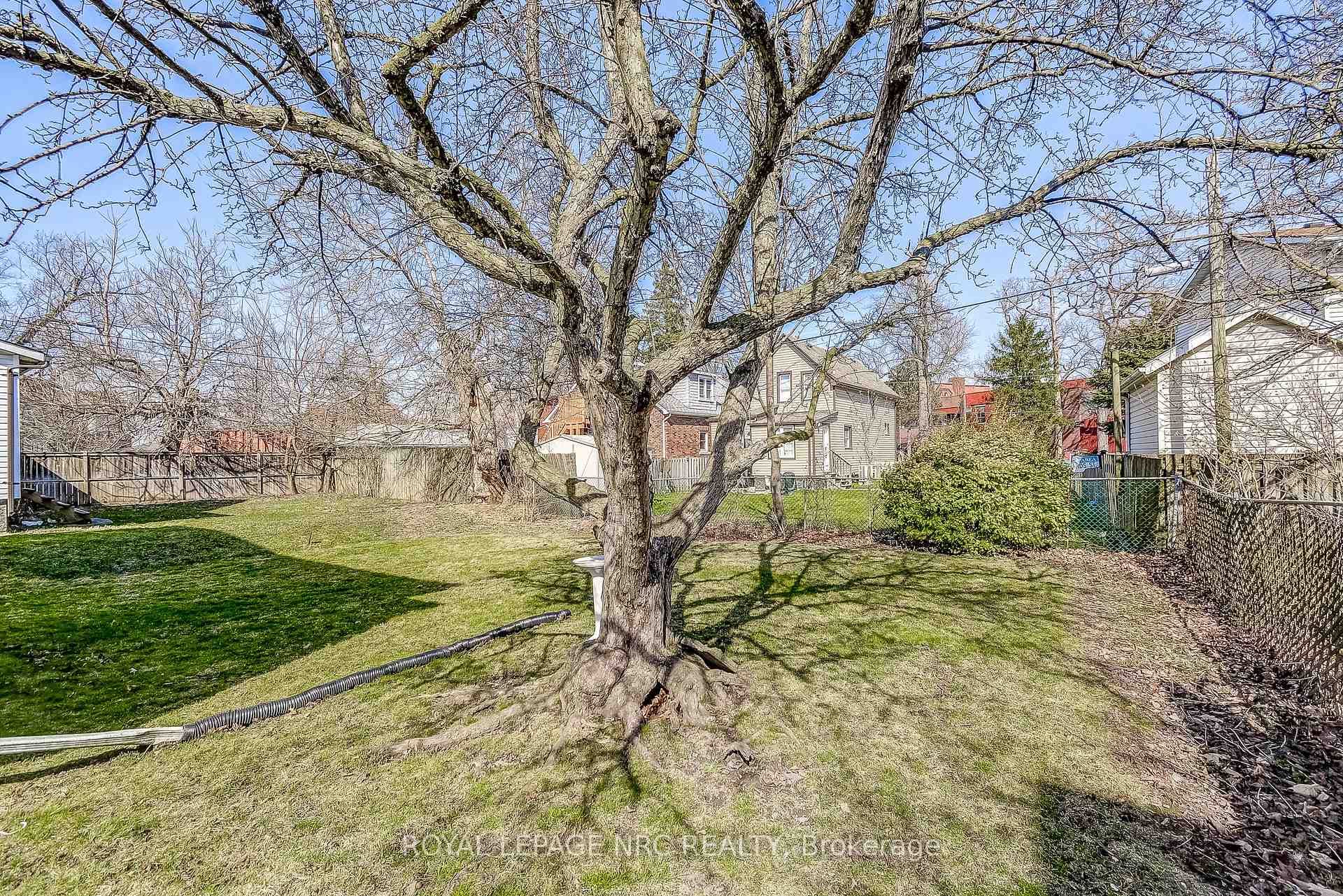4763 Eastwood Crescent photo 33