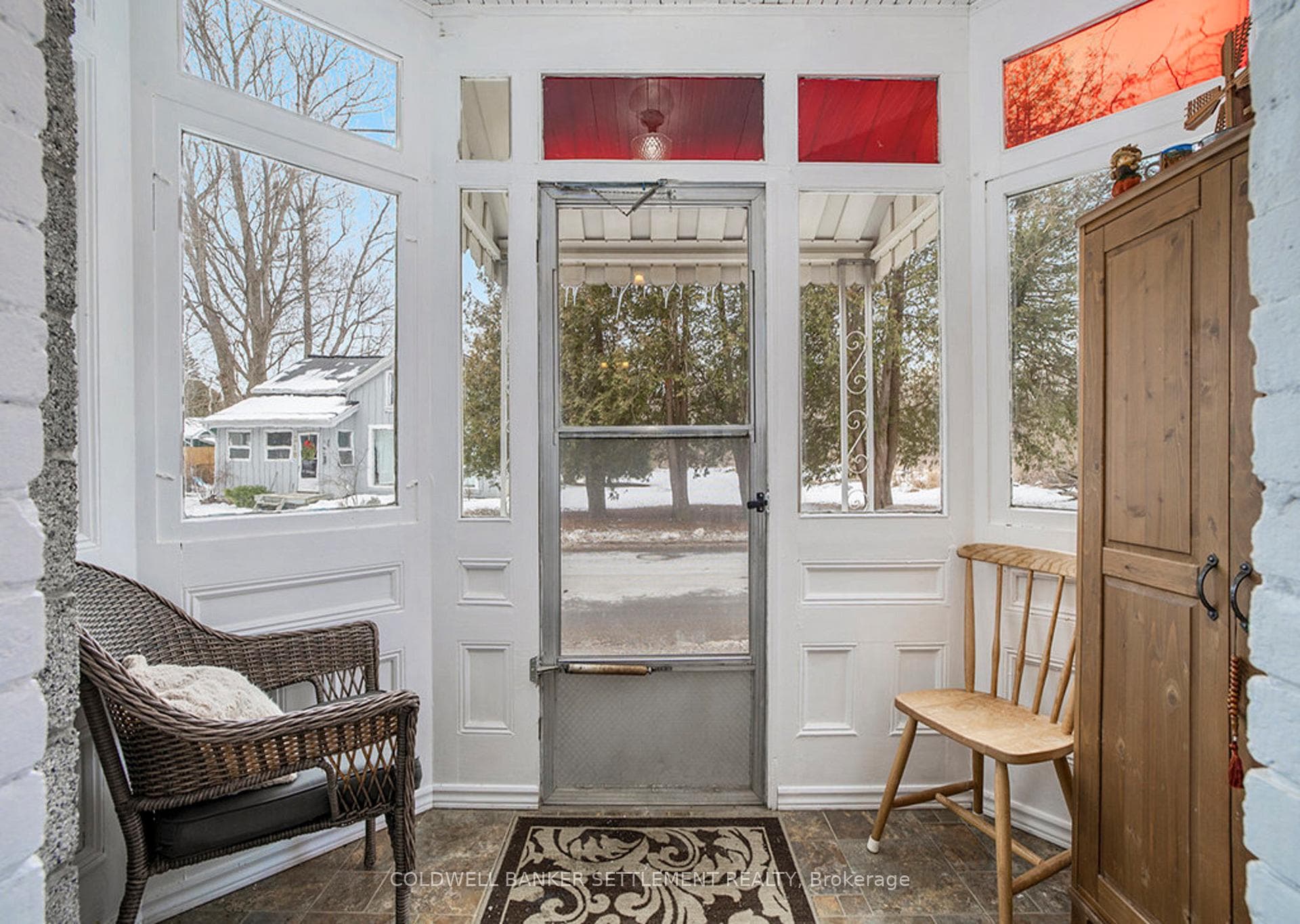 205 LEWIS Street photo 4