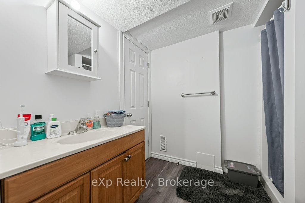 53 Truesdale Crescent photo 42
