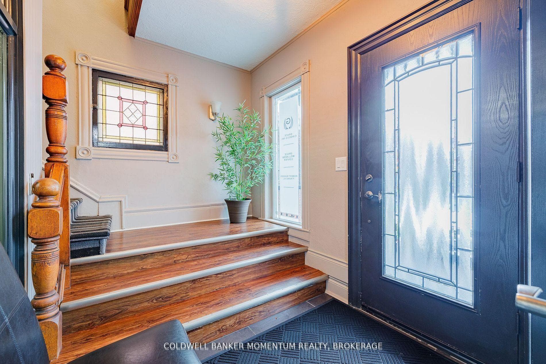 BEAUTIFUL FRONT FOYER