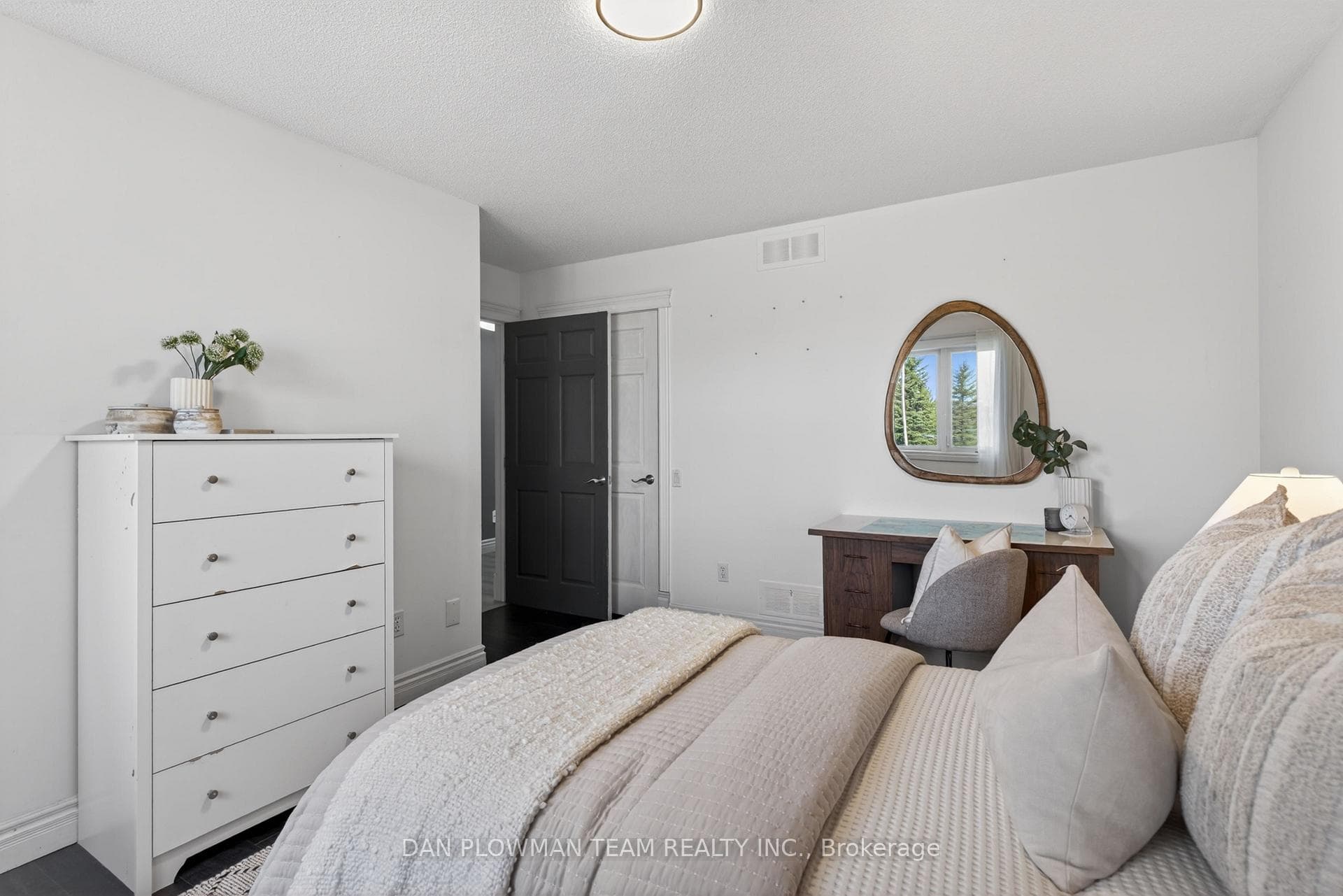 11 Steepleview Court photo 23