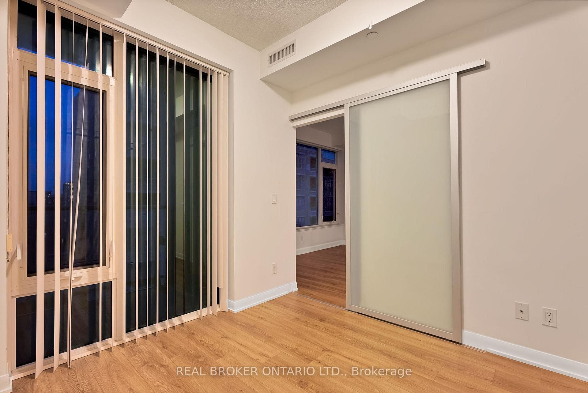 435 Richmond Street Unit 913 photo 11