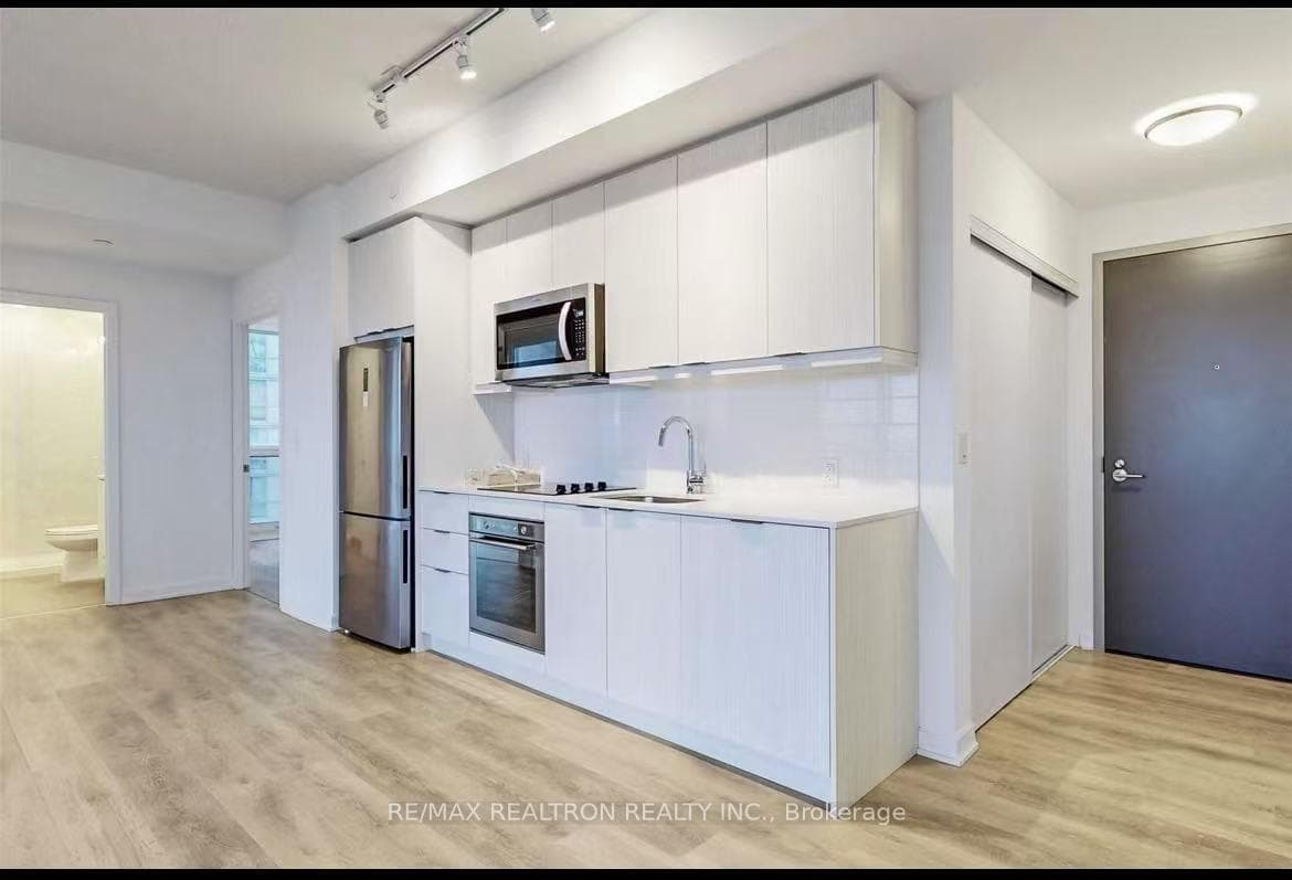 38 Forest Manor Road Unit 810 photo 2