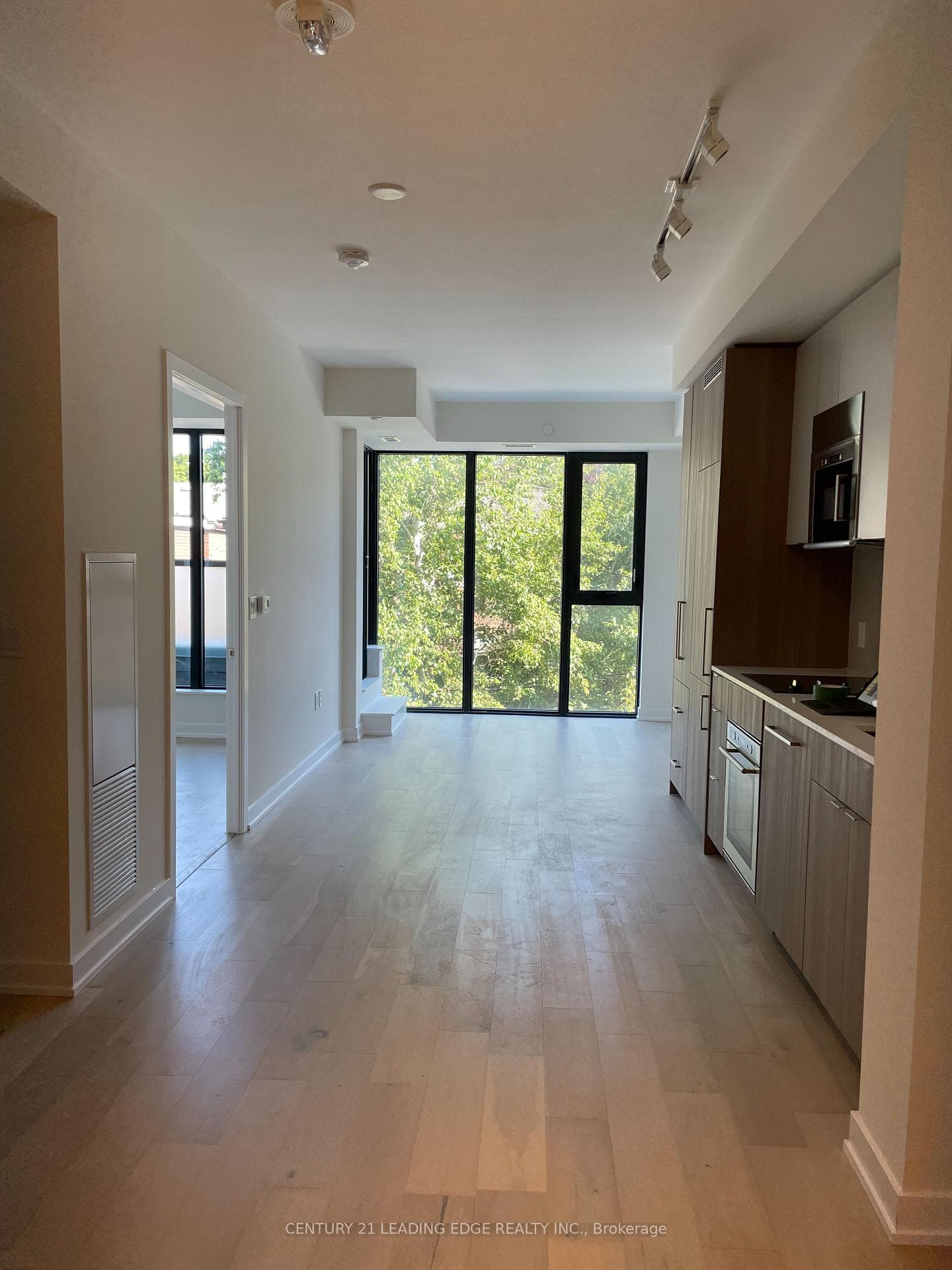 840 St Clair Avenue Unit 401 photo 6