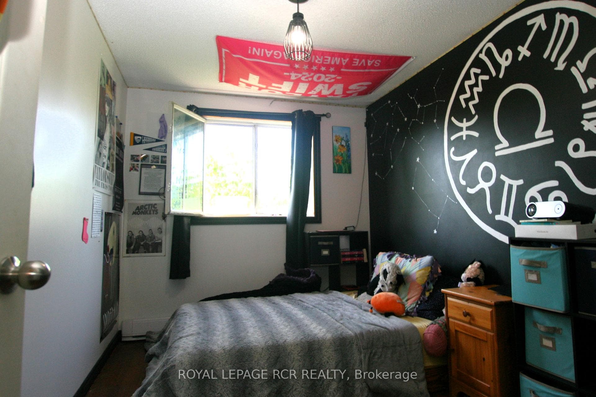 516 Pineview Gardens photo 12