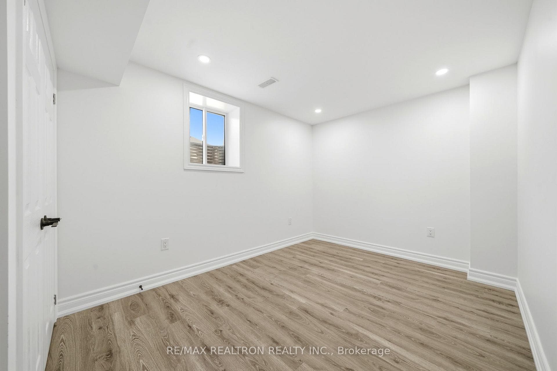 55 Bartram Crescent Unit B photo 12