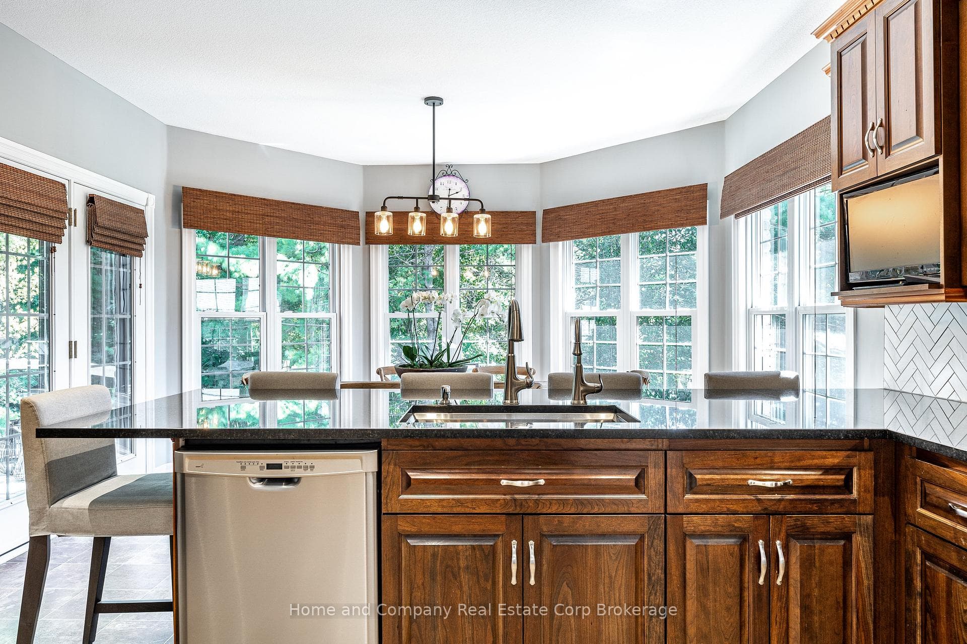 65 Sir Adam Beck Road photo 4