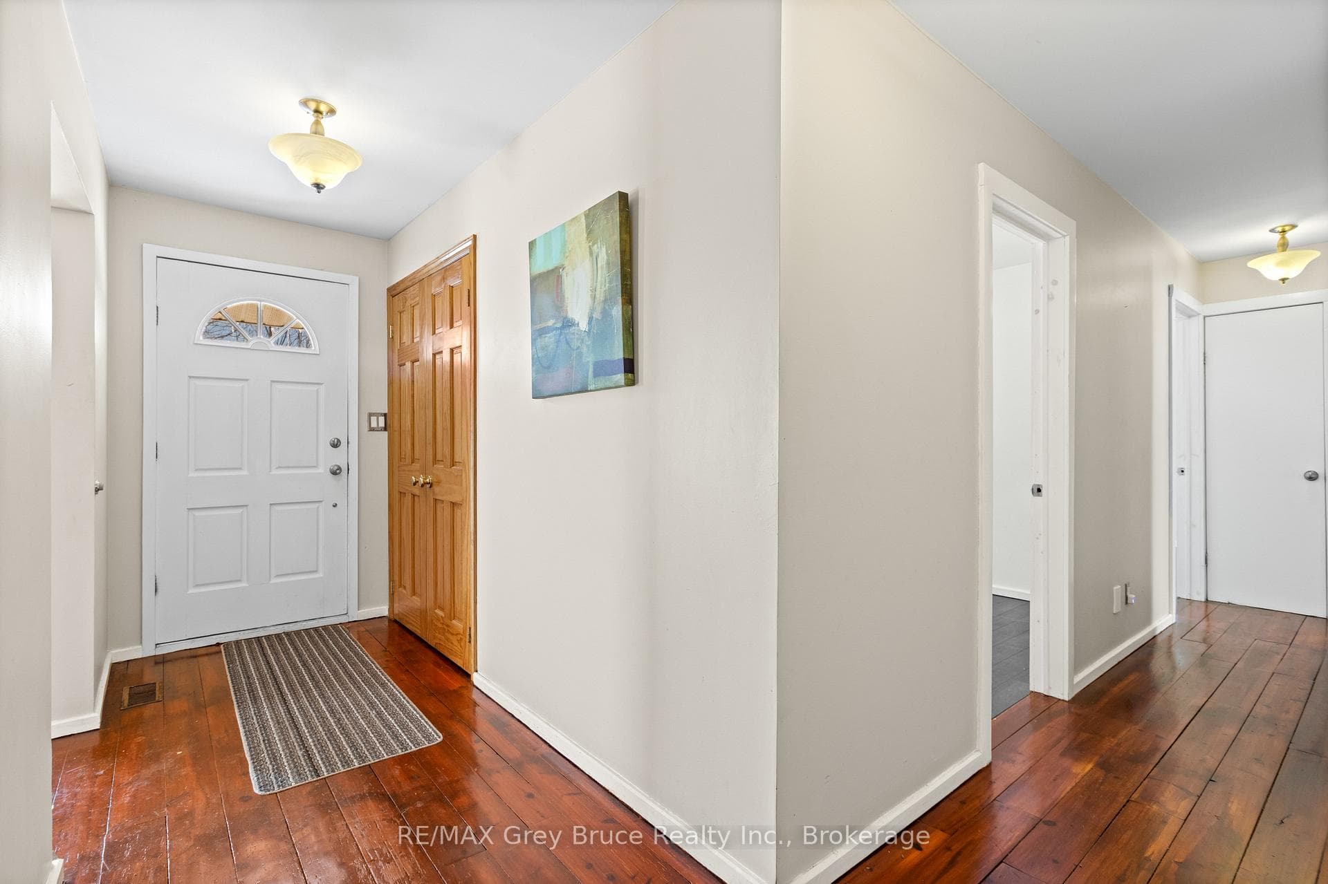 Bright Entrance/ Double Door Closet