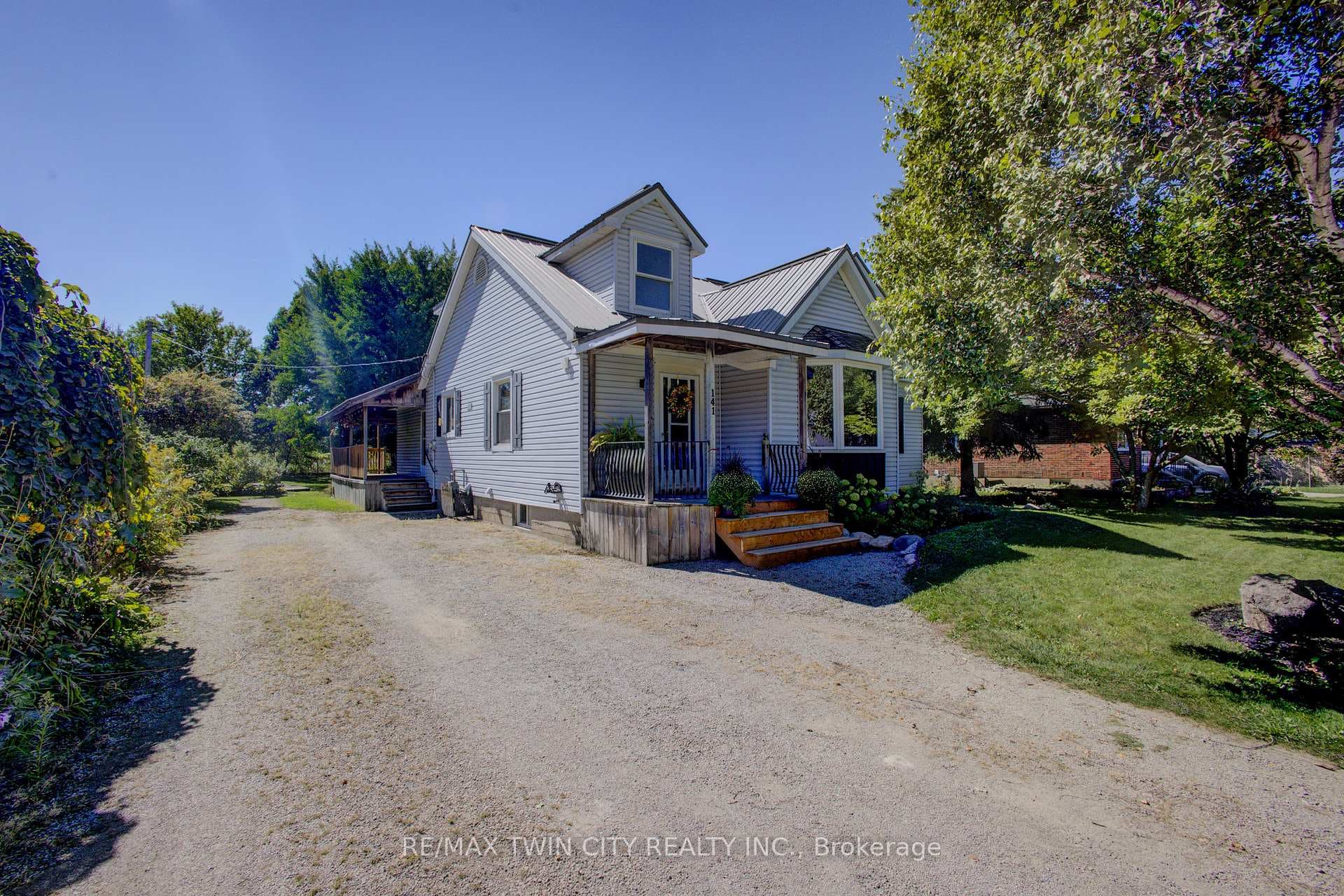 141 Goderich Street photo 2