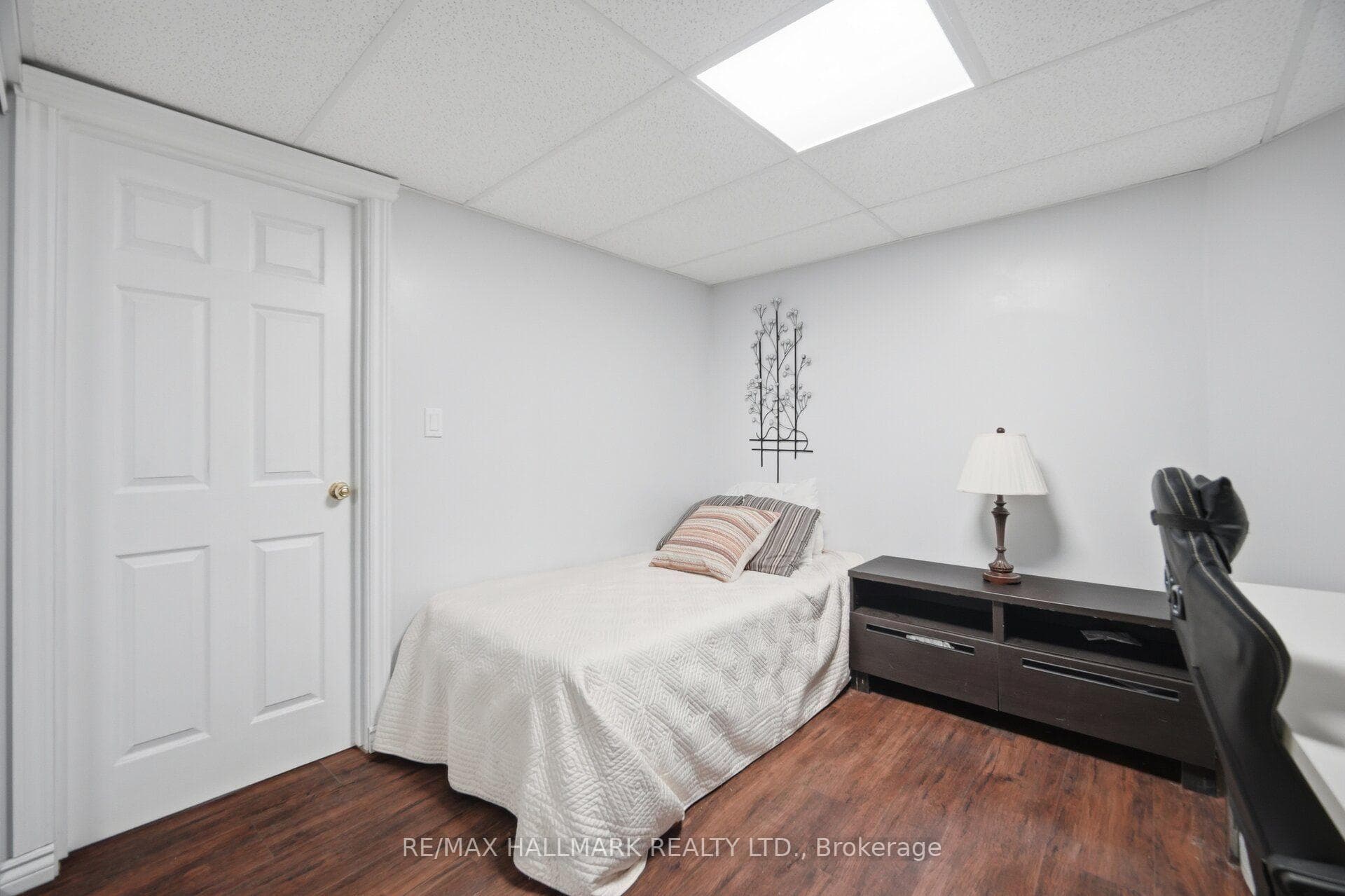641 Marley Crescent photo 27