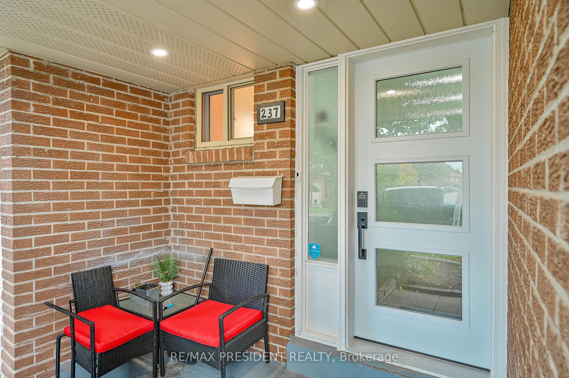 237 Baronwood Court photo 4
