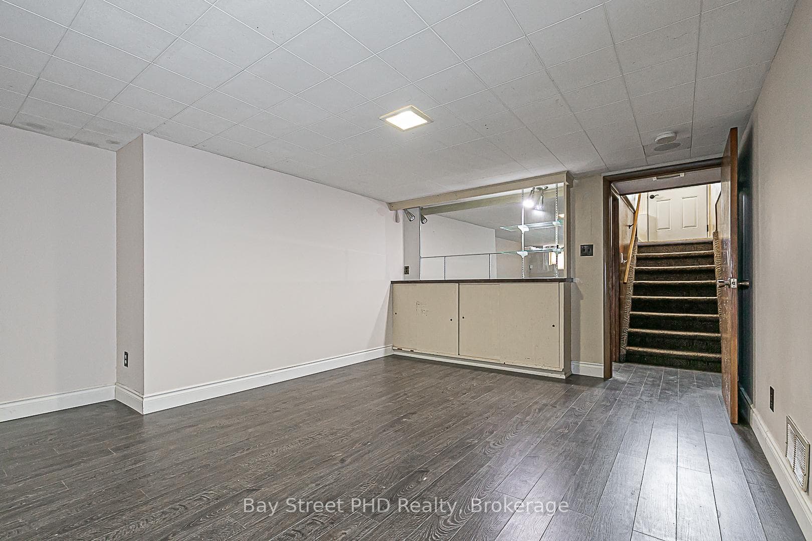 19 Herbert Avenue photo 30