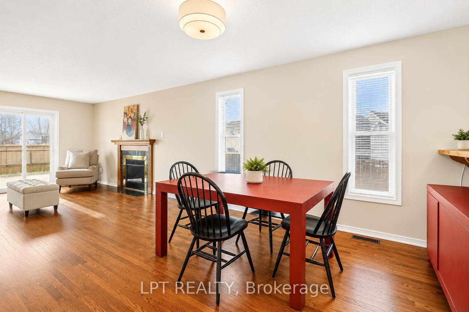 84 Newborough Crescent photo 6