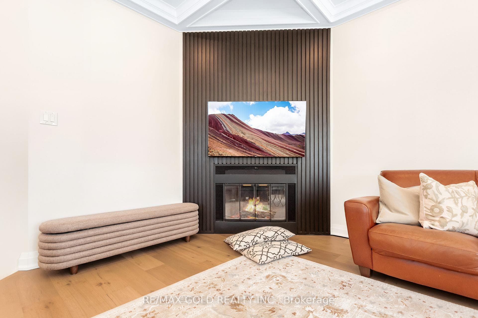 3243 Dovetail Mews photo 36