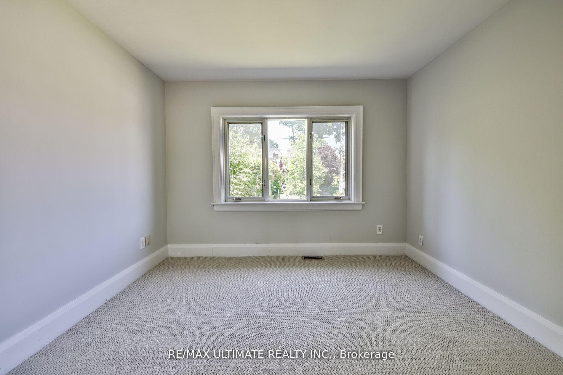 109 Parkhurst Boulevard photo 15