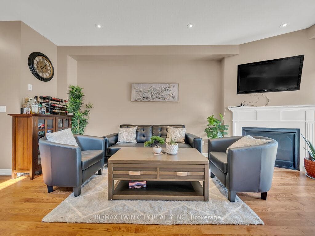 13 Goodall Court photo 4