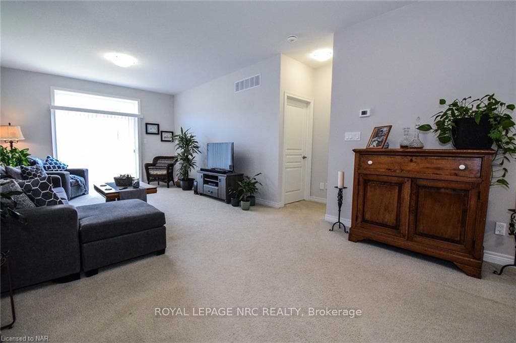 16 ELLIS Avenue photo 12