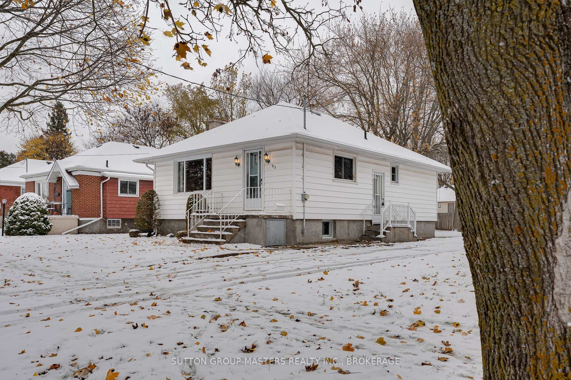 913 Victoria Street photo 3