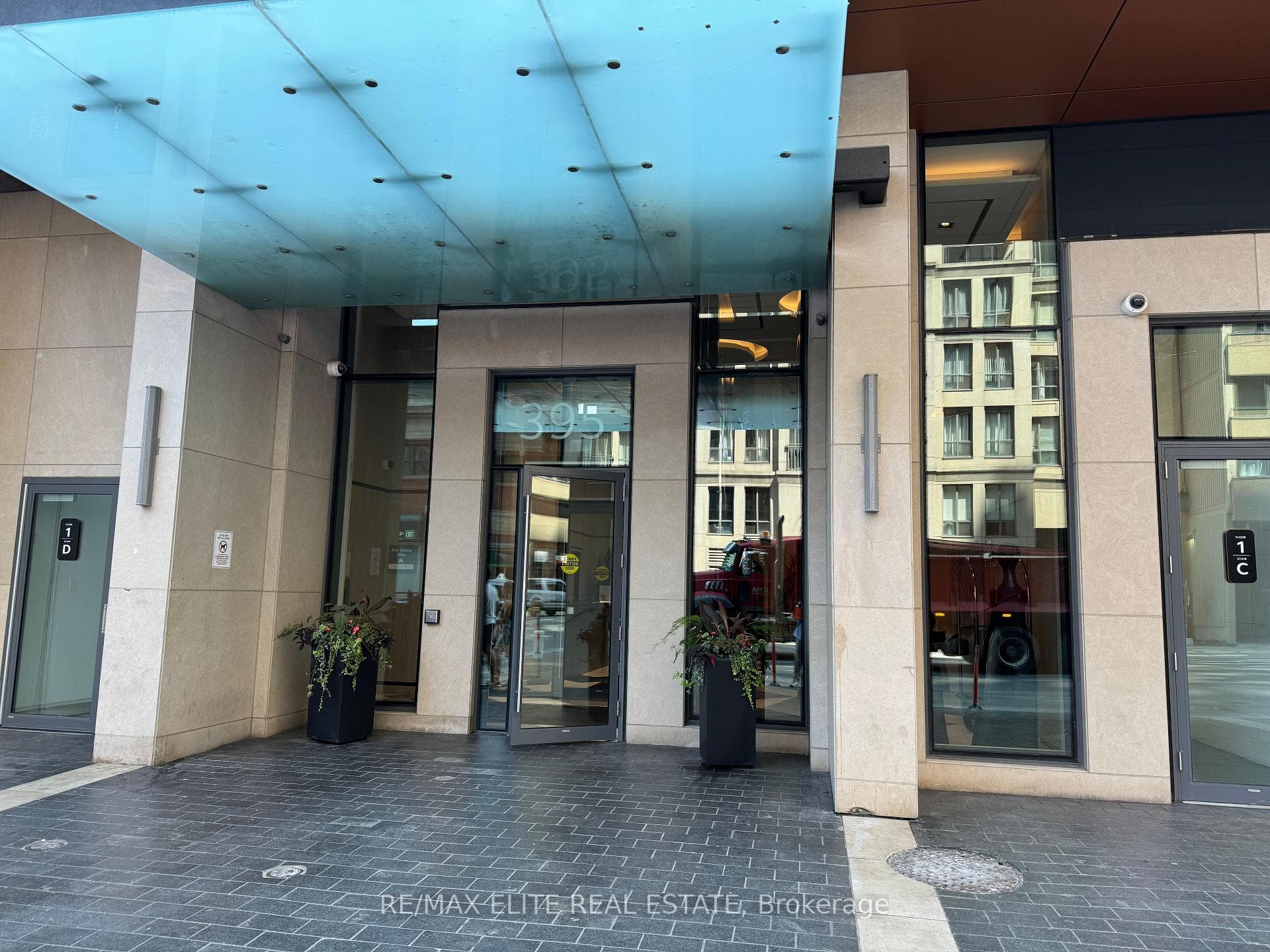 395 Bloor Street Unit 1811 photo 2
