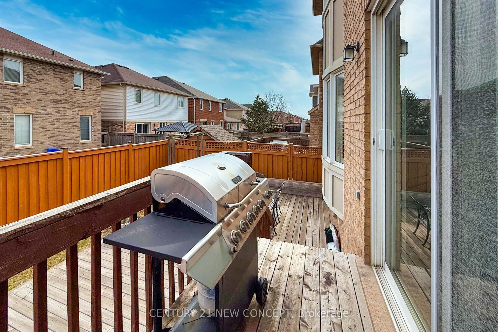286 Schreyer Crescent photo 34