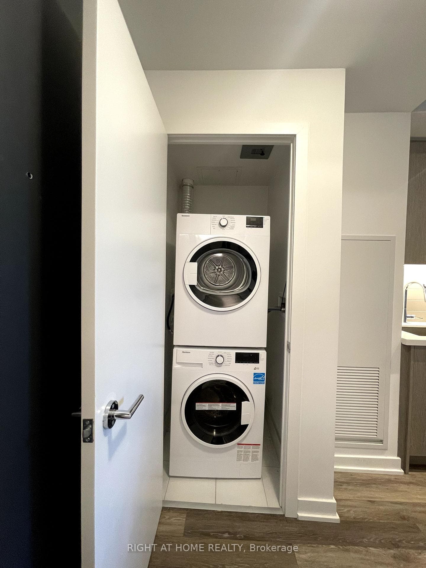 250 Lawrence Avenue Unit 426 photo 26