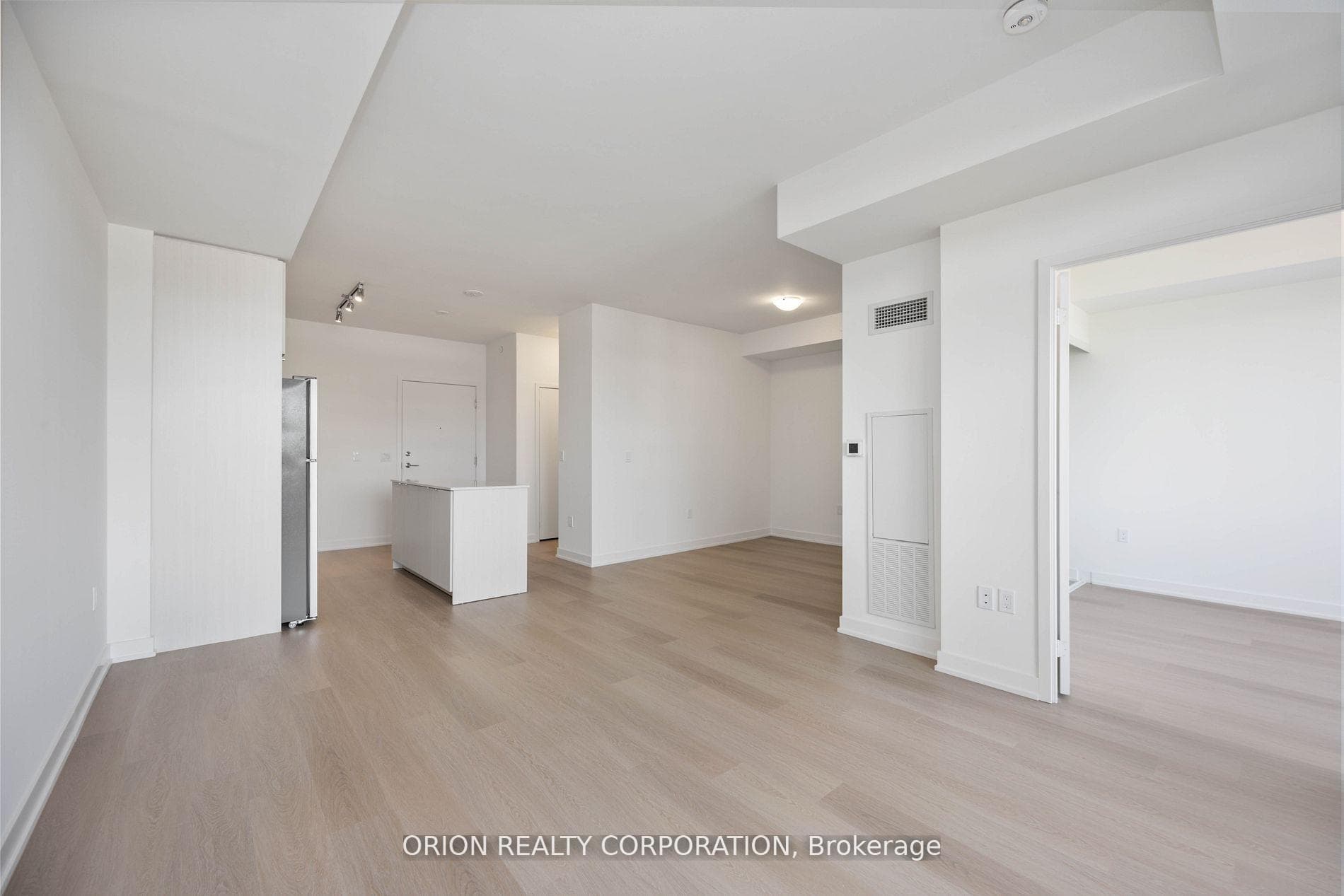 859 The Queensway N/A Unit 320 photo 9