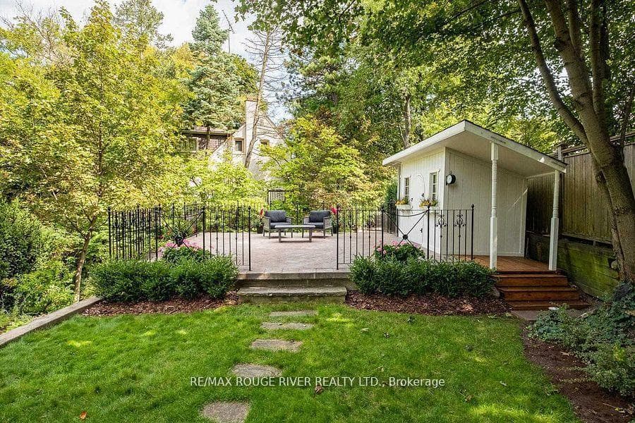 Private Patio & Gardens