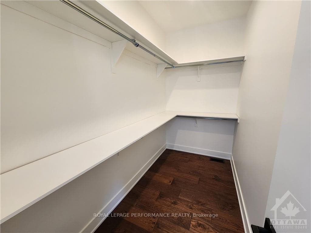 866 WOODROFFE Avenue photo 10