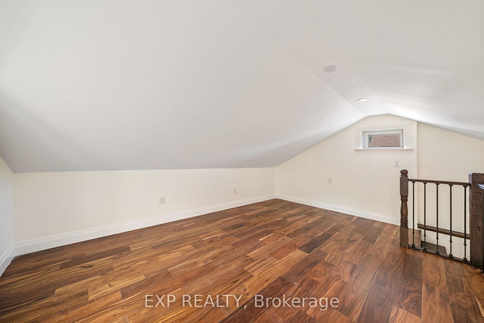 216 Oak Street photo 28
