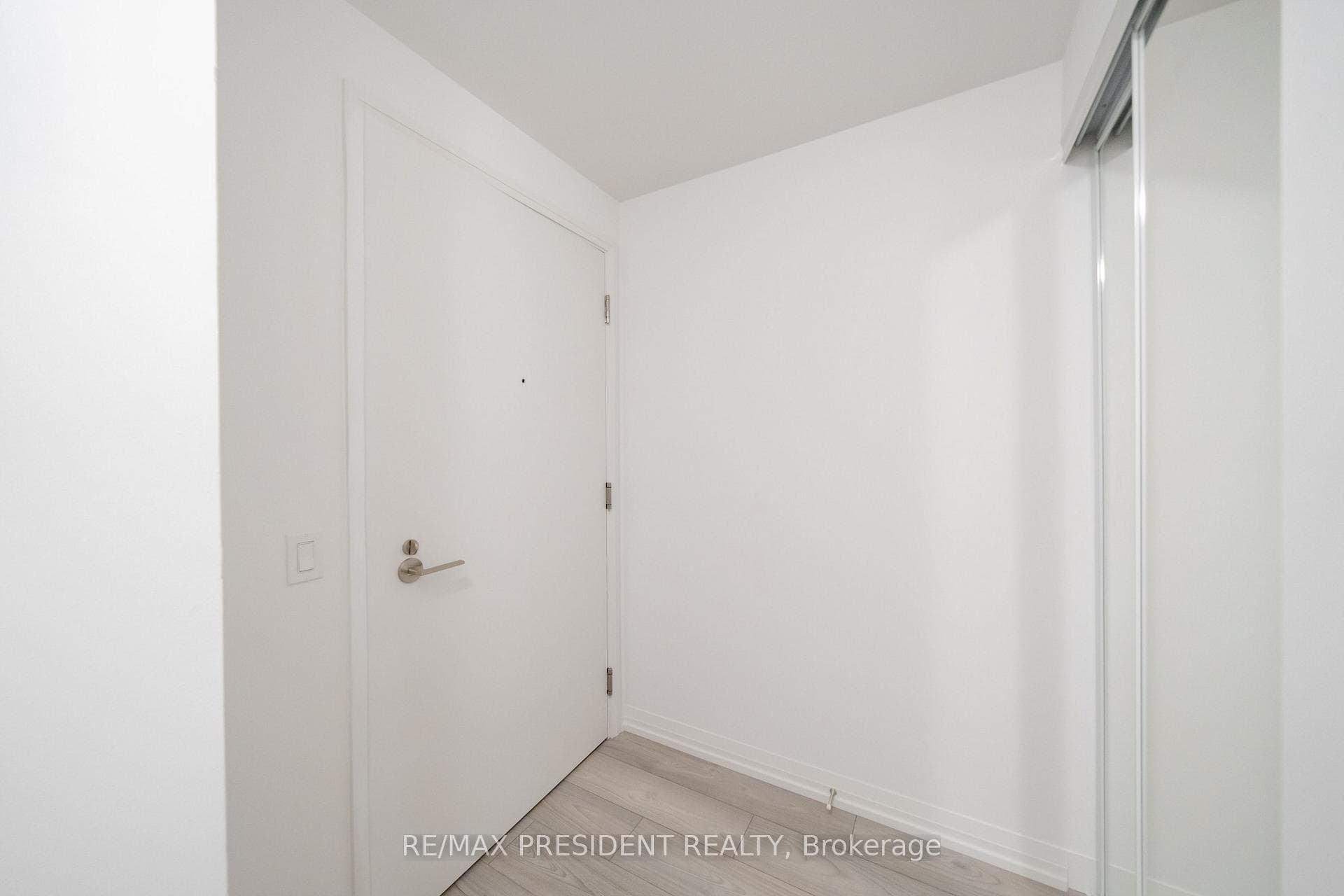 400 King Street Unit 511 photo 14
