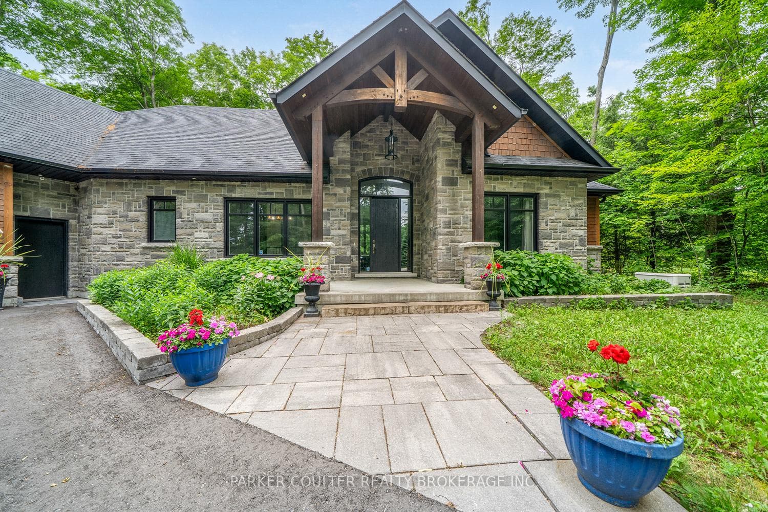 29 Gallagher Crescent photo 3