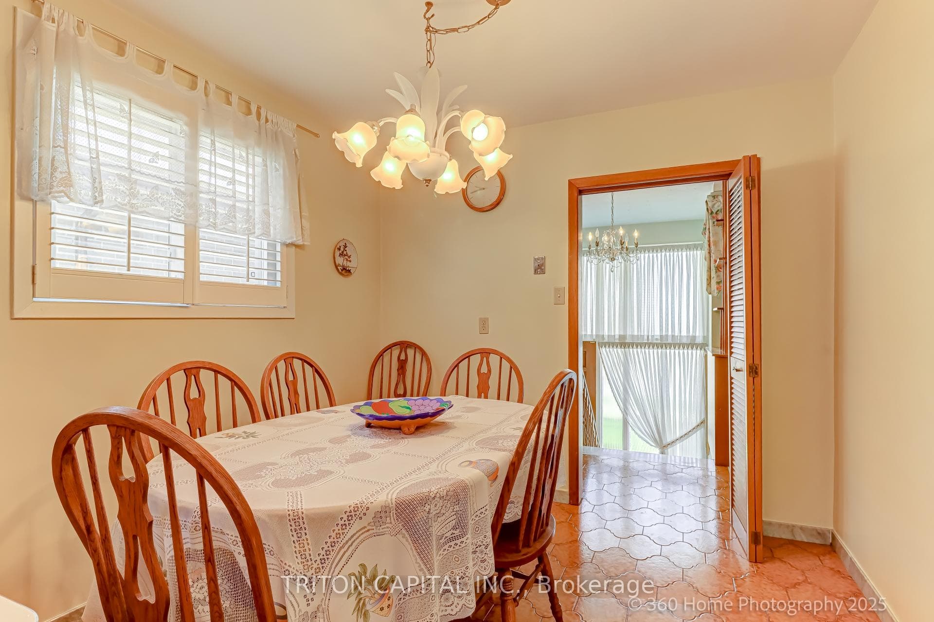 77 Fontainbleau Drive photo 9