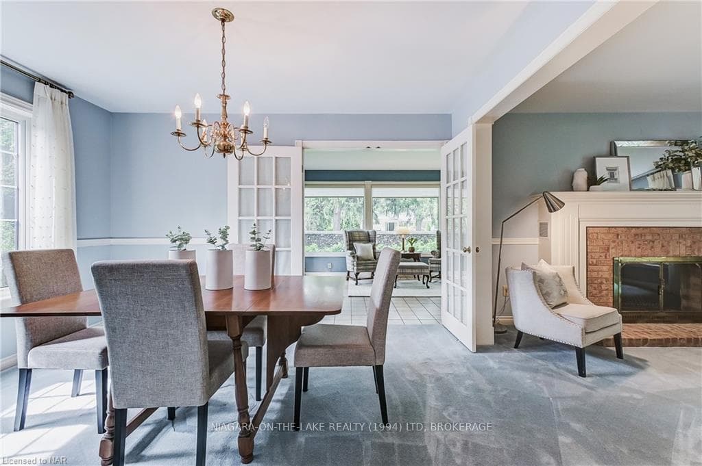 Open flow between living / dining and sunroom area