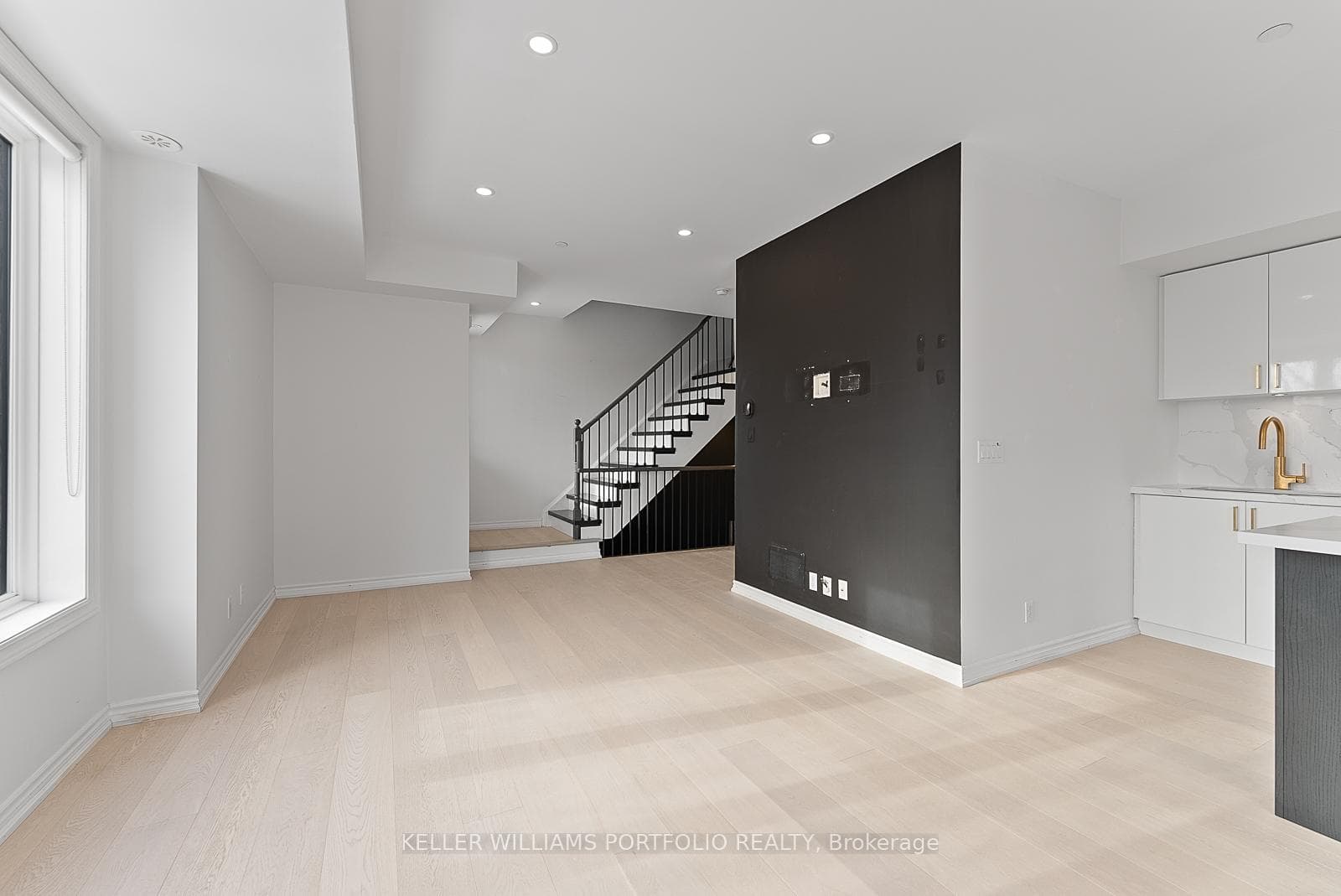 50 Carnation Avenue Unit 131 photo 13