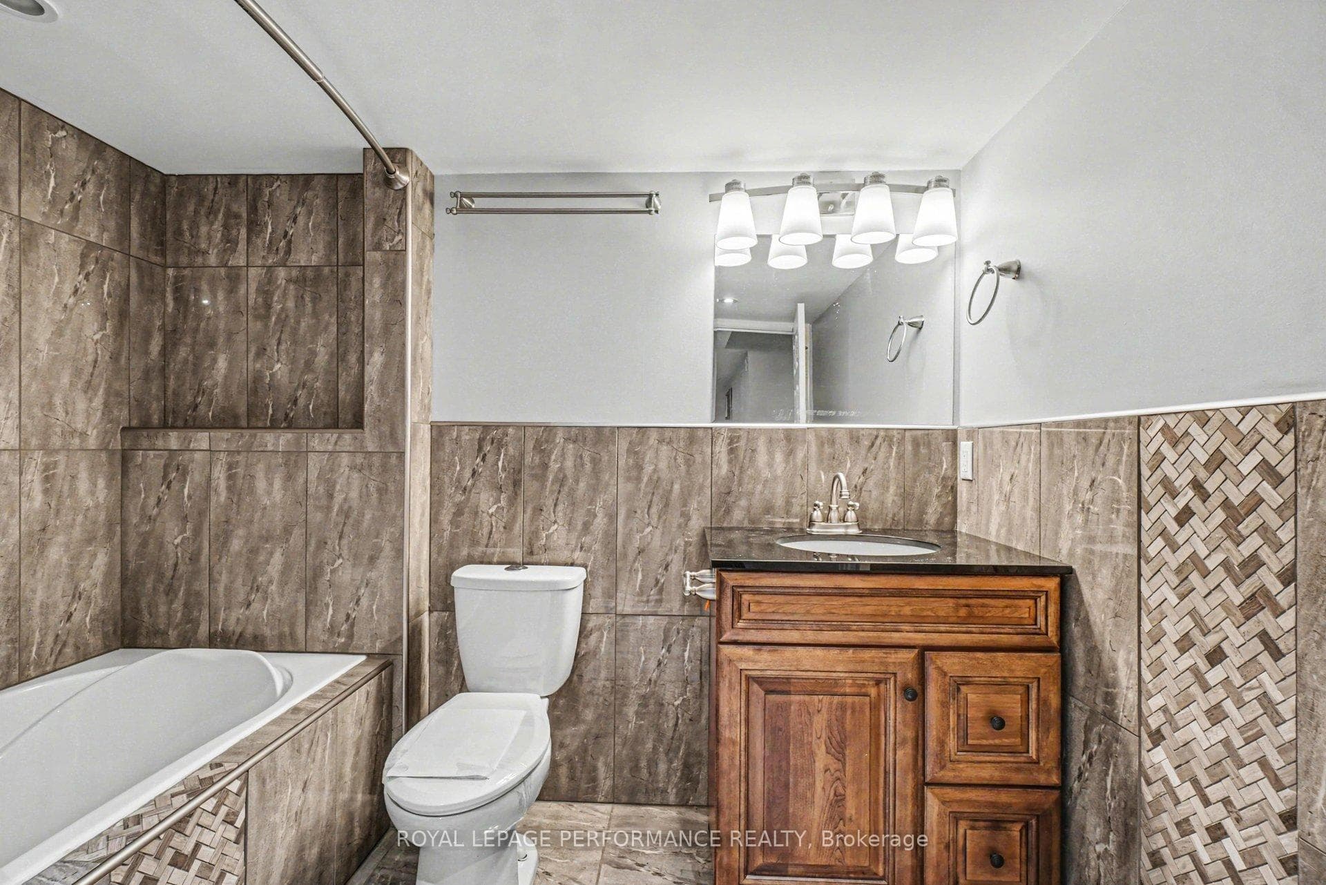 2733 Grand Canal Street photo 27