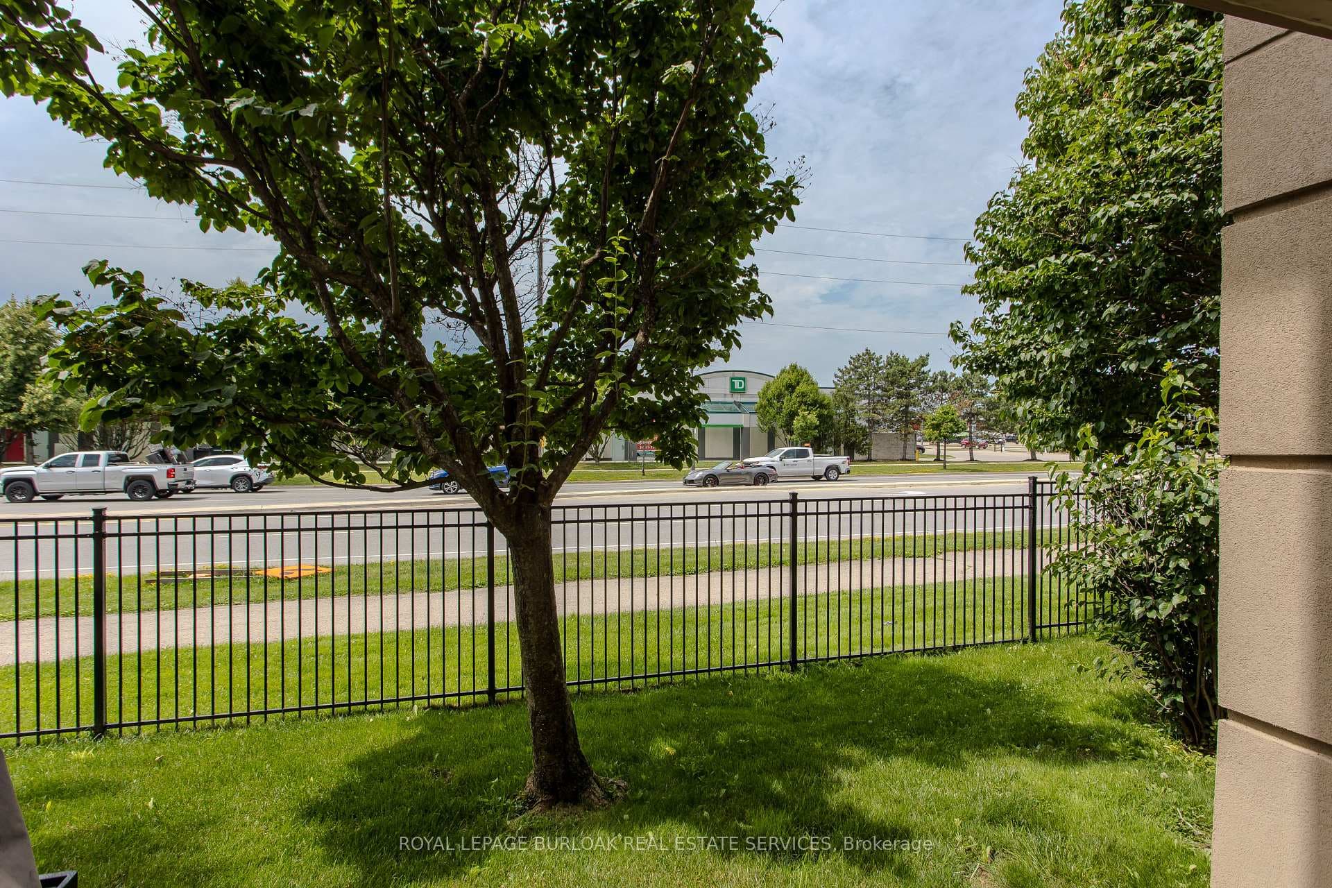 2035 Appleby Line Unit 101 photo 24