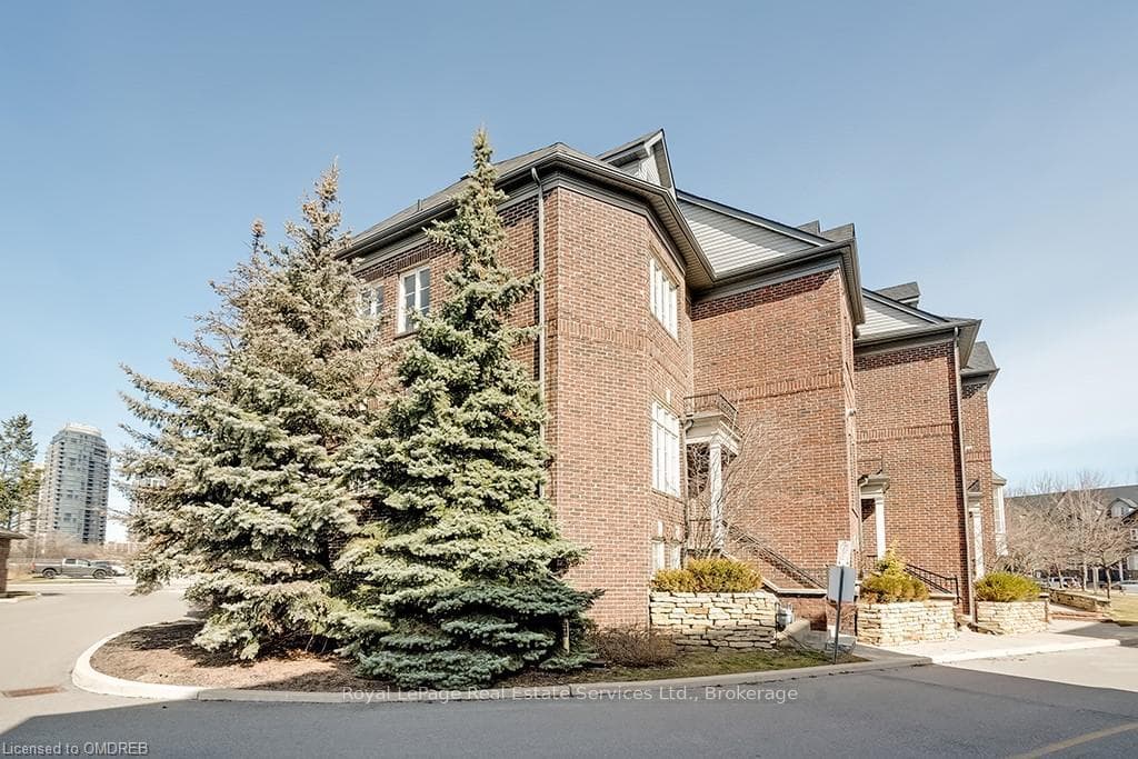 270 VAN DUSEN Boulevard Unit 1 photo 2