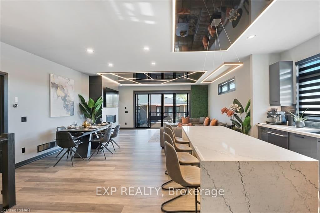 300 RICHMOND Street Unit 17 photo 5
