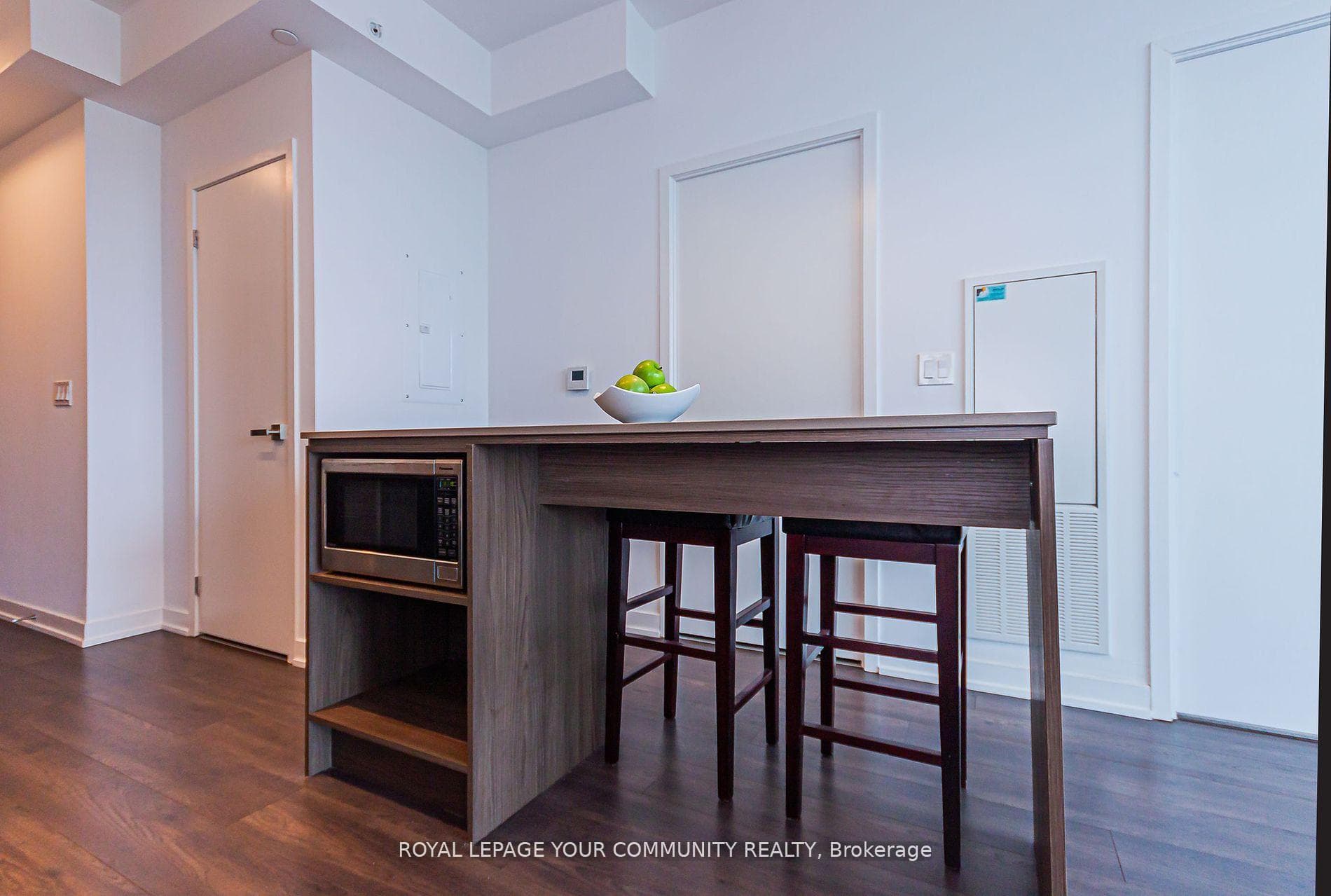 31 Tippett Road Unit 1516 photo 10